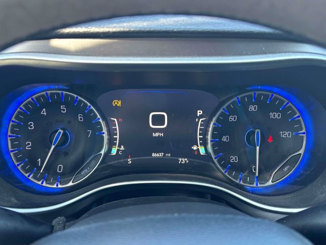Used 2018 Chrysler Pacifica Limited w/ Advanced Safetytec Group FWD image 22
