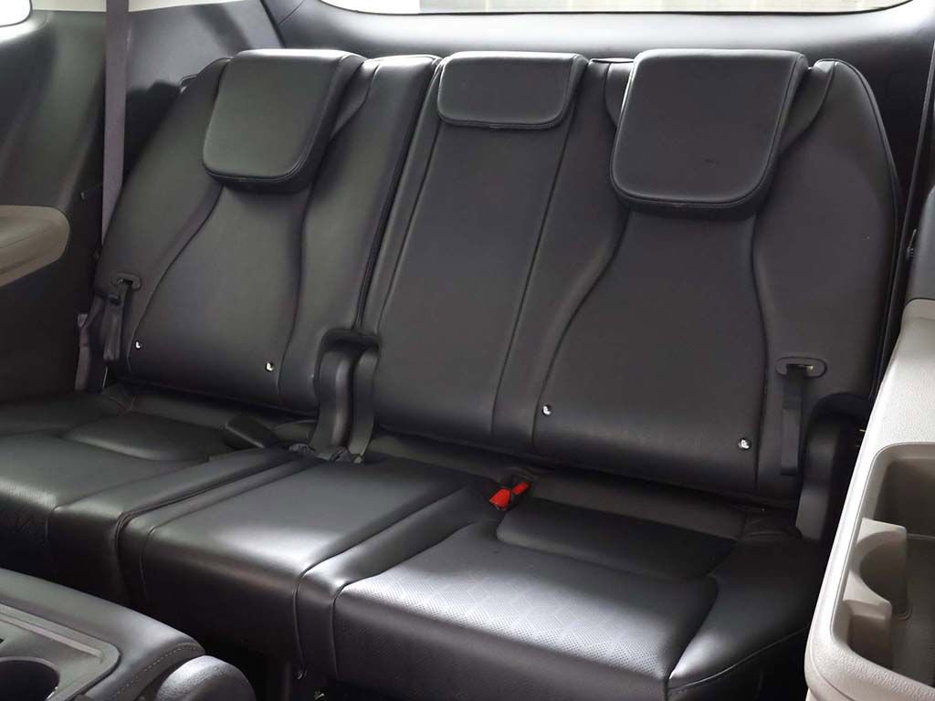 Used 2025 Kia Carnival FWD image 29