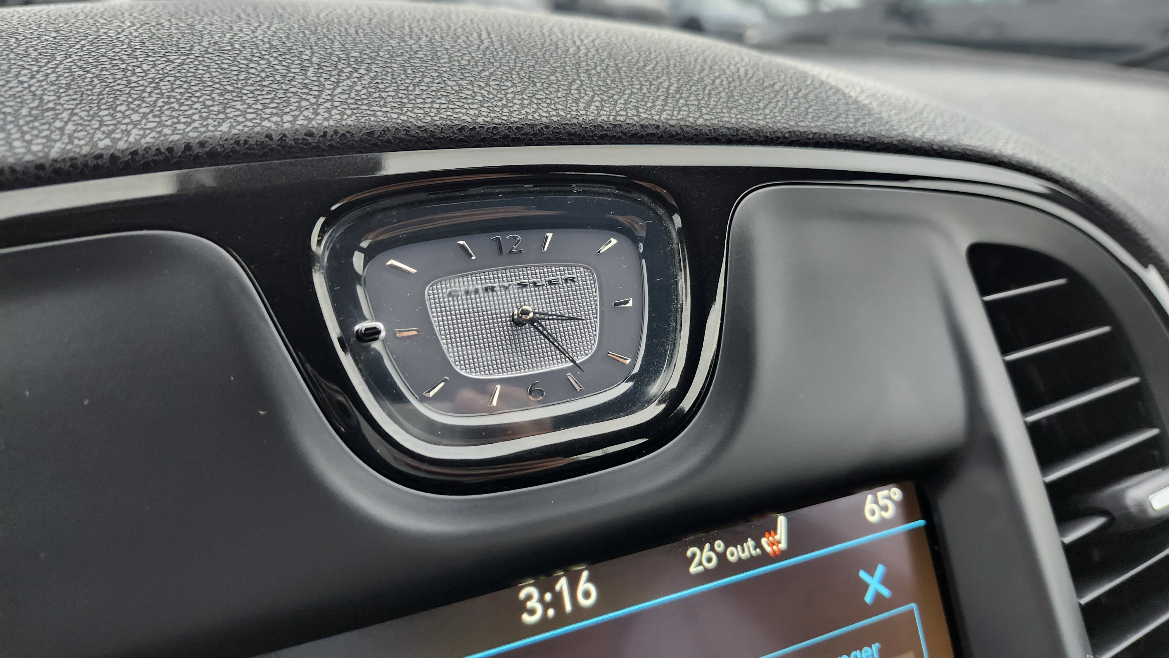 Used 2023 Chrysler 300 S image 33