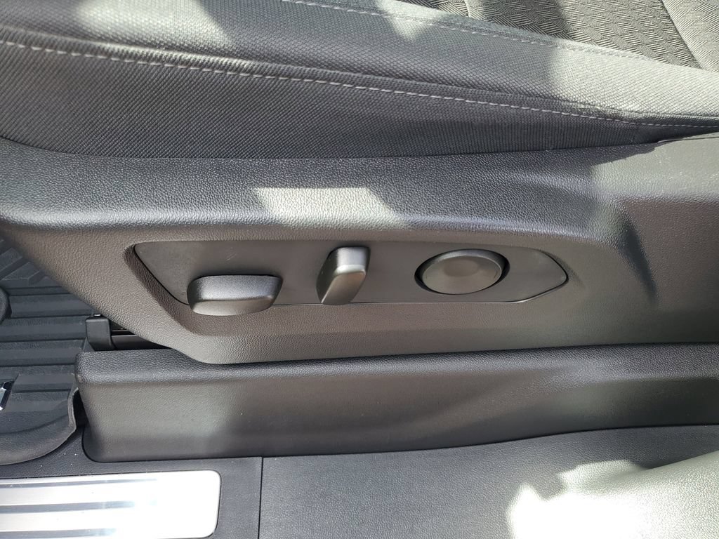 Used 2025 Chevrolet Silverado 1500 RST AWD/4WD image 7