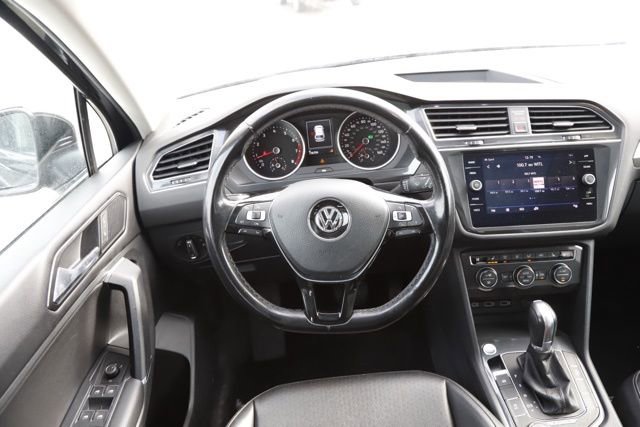 Used 2018 Volkswagen Tiguan SE w/ Panoramic Sunroof Package image 22