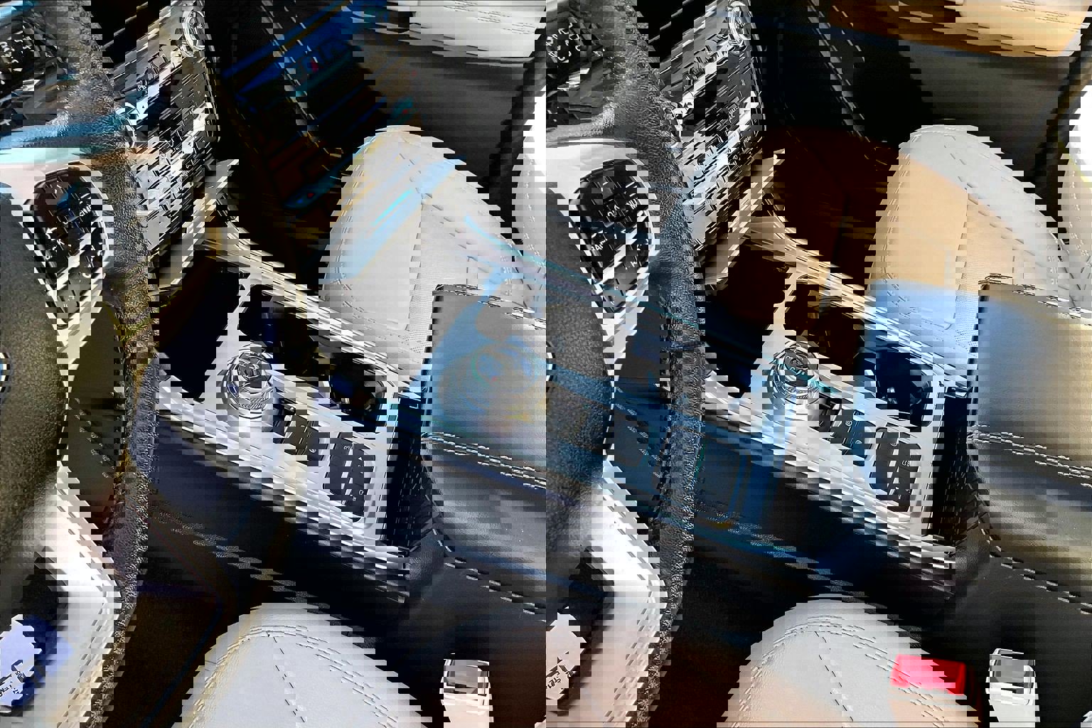 Used 2021 Ford Explorer Limited image 15