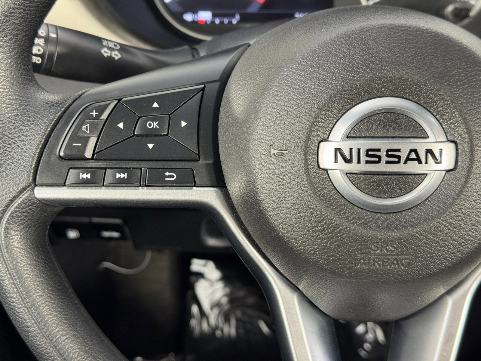Used 2022 Nissan Versa SV w/ Electronics Package image 18