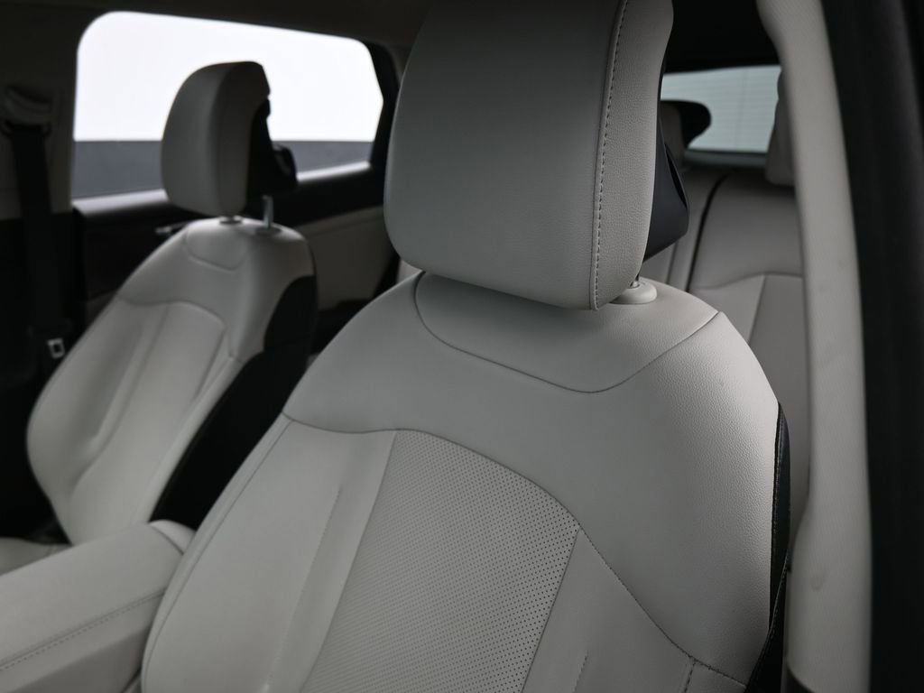 Used 2024 Kia Sportage EX image 15