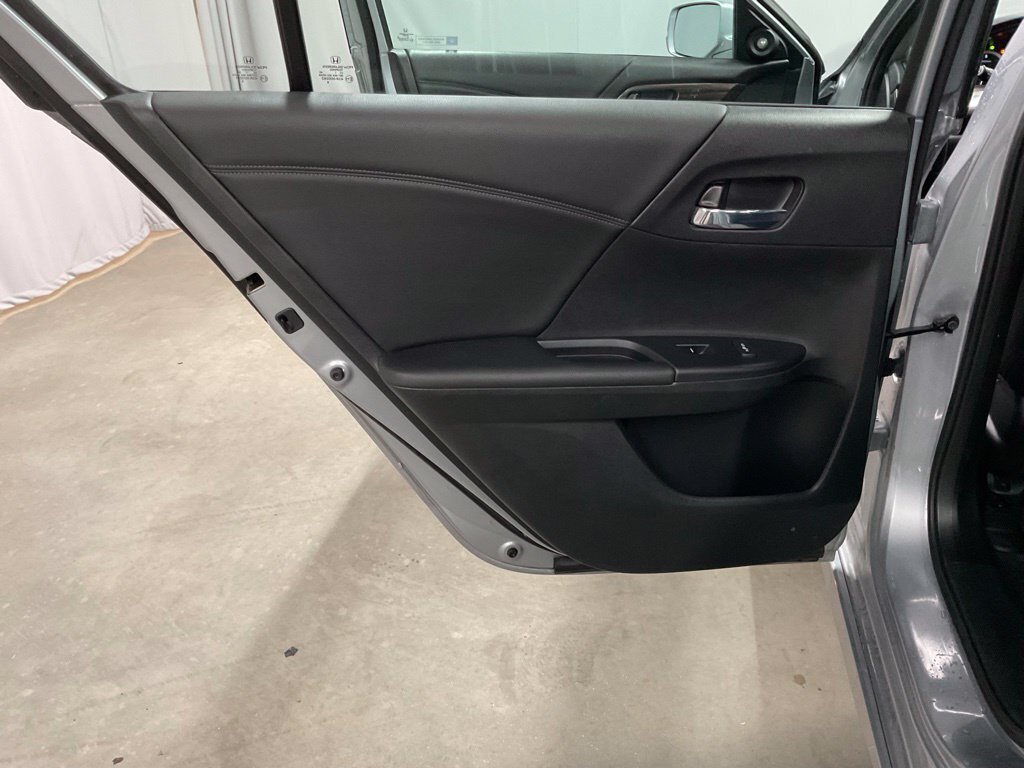 Used 2017 Honda Accord Touring image 29