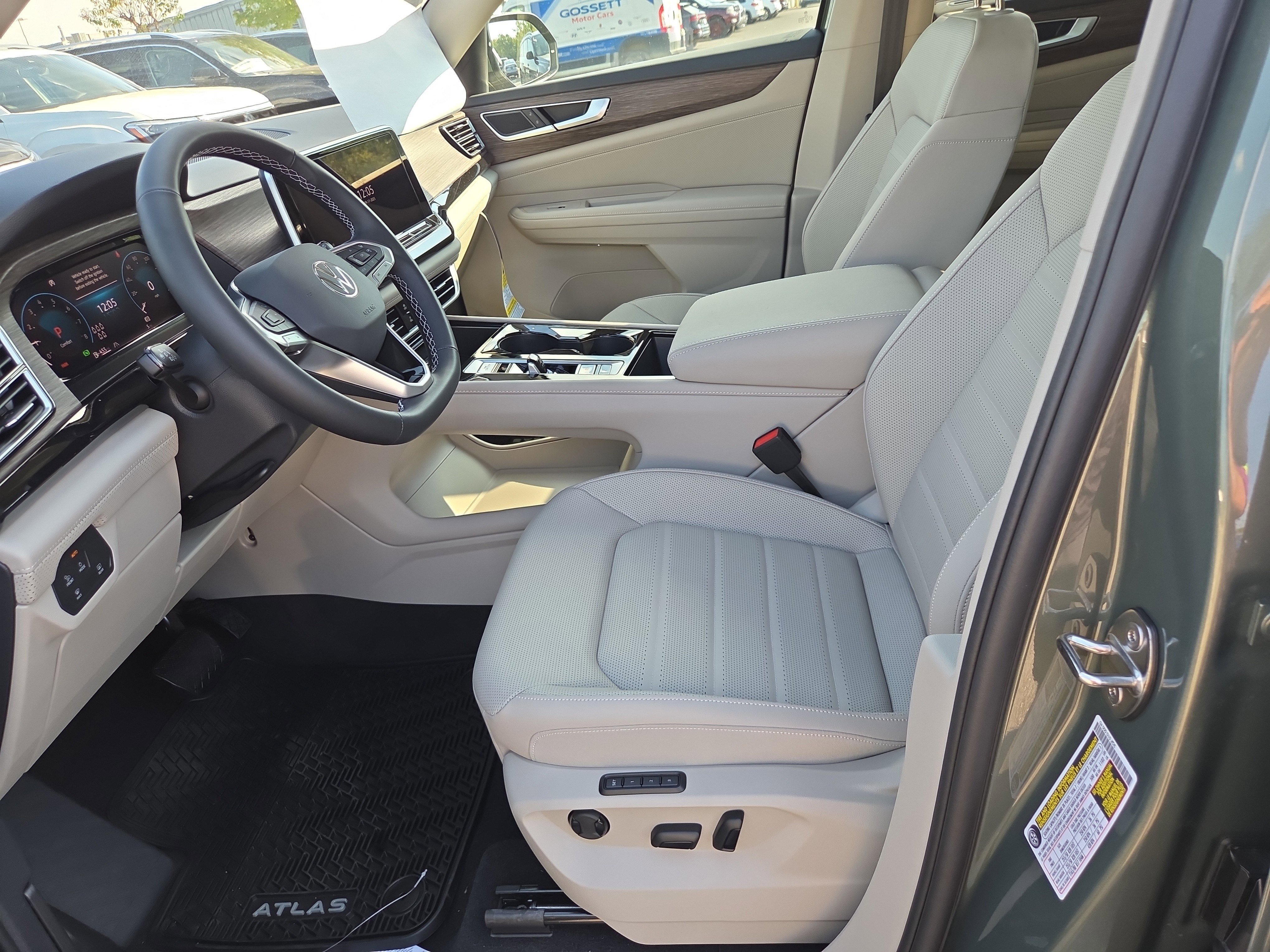 New 2026 Volkswagen Atlas SEL image 4