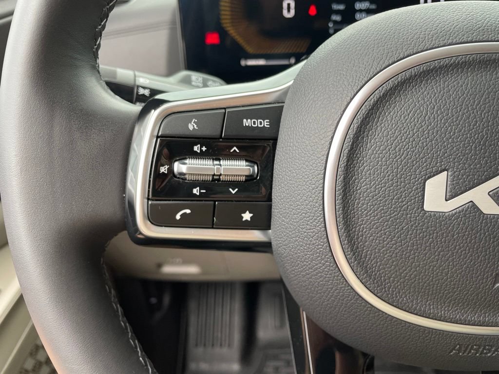 Used 2026 Kia Carnival EX FWD image 26