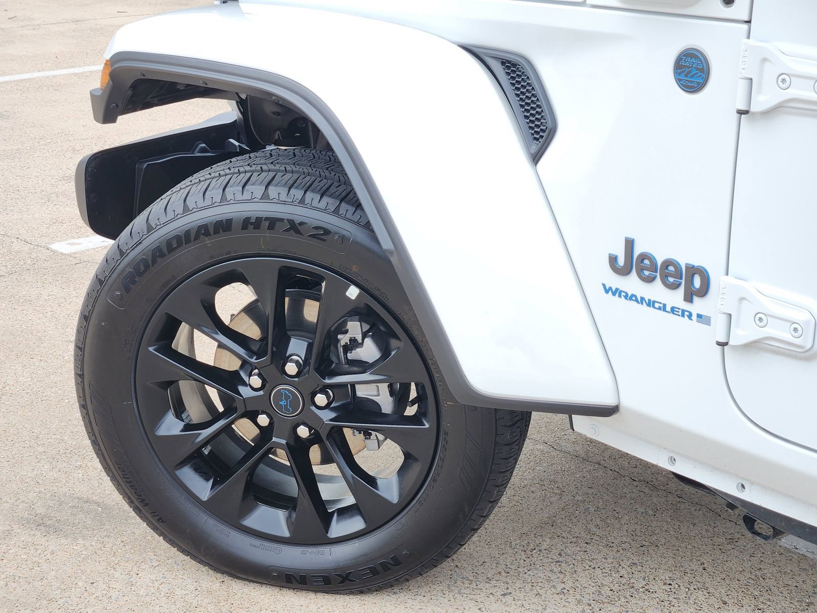 Used 2025 Jeep Wrangler Sahara w/ Safety Group image 17
