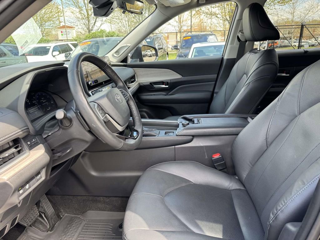 Used 2025 Toyota Grand Highlander AWD image 14