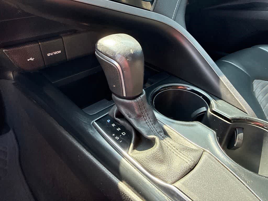 Used 2020 Toyota Camry SE w/ Convenience Package FWD image 20