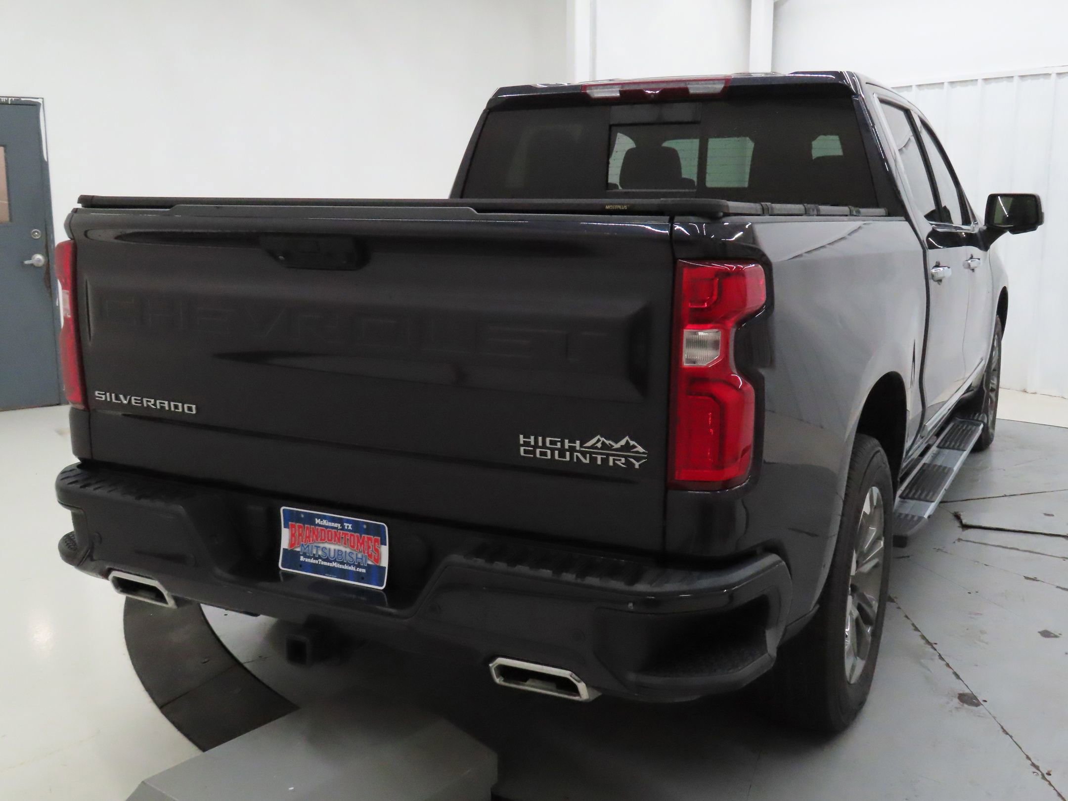 Used 2023 Chevrolet Silverado 1500 High Country image 3