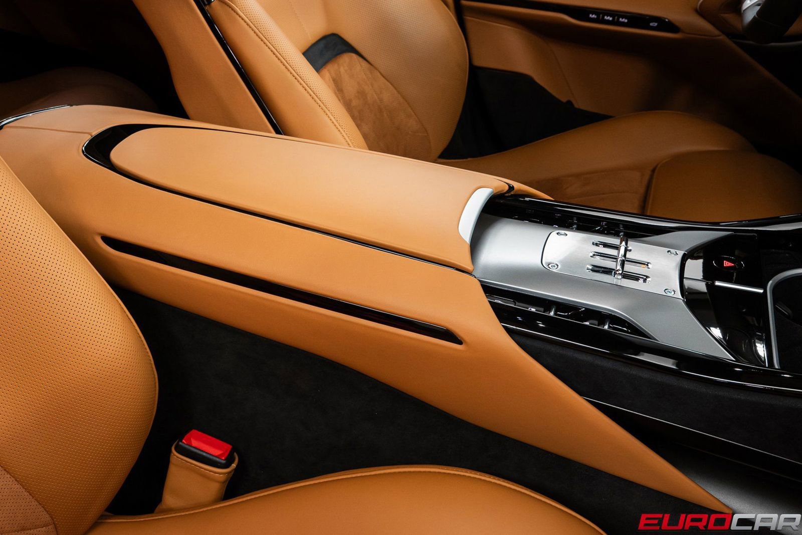 Used 2025 Ferrari Purosangue AWD/4WD image 40