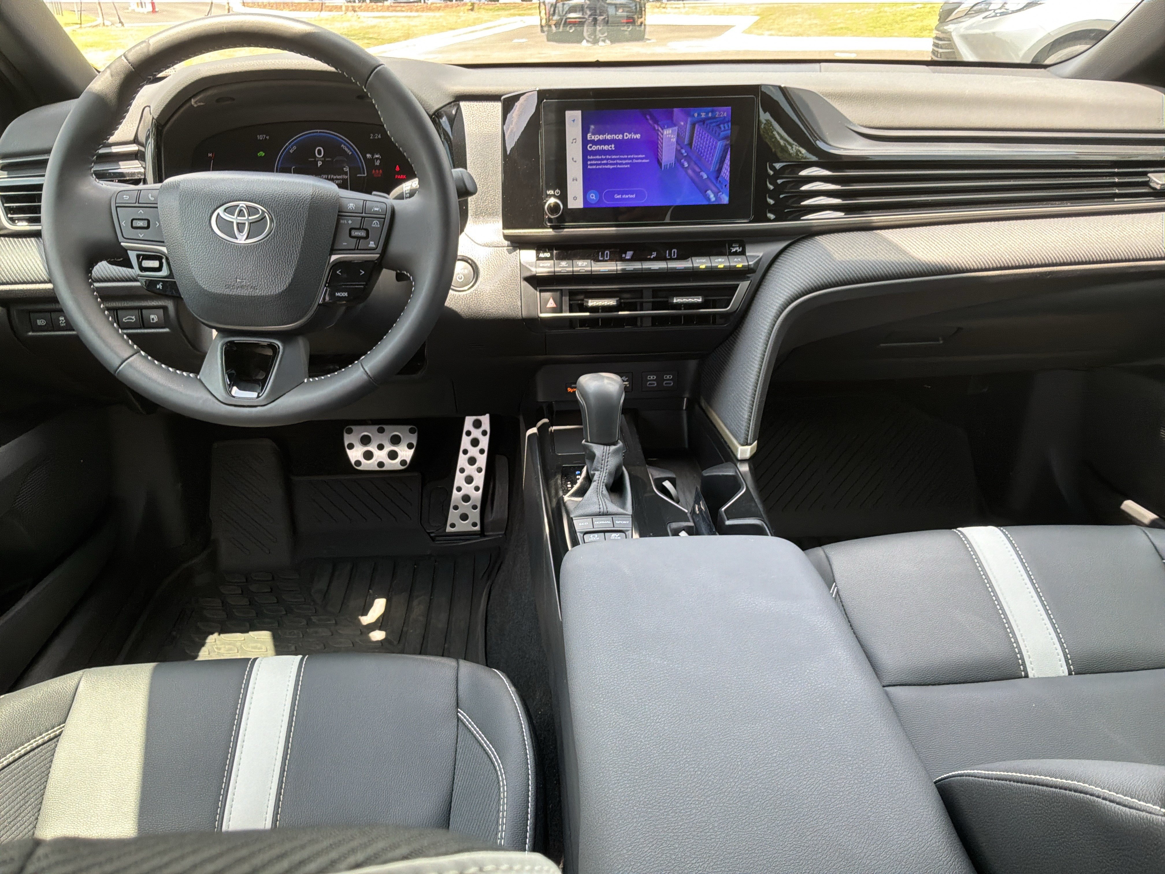 Used 2026 Toyota Camry Hybrid FWD image 28
