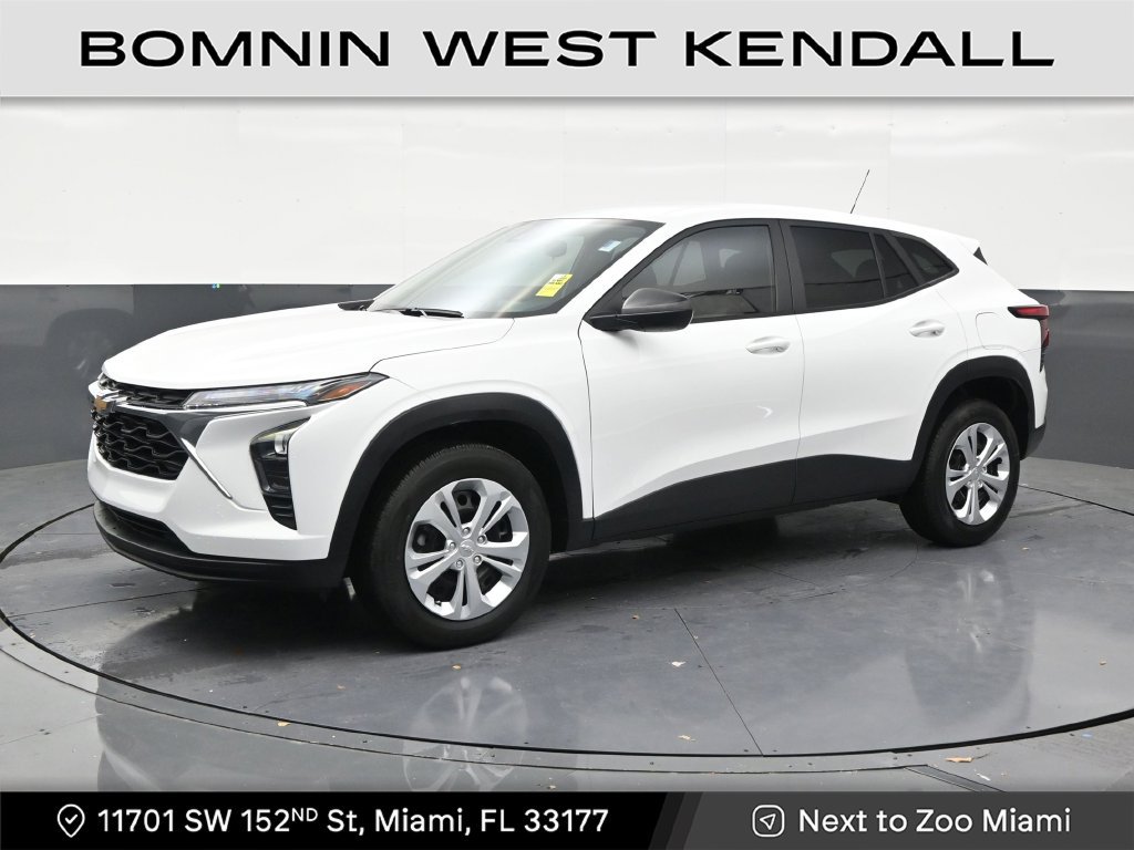 Used 2024 Chevrolet Trax LS FWD image 1