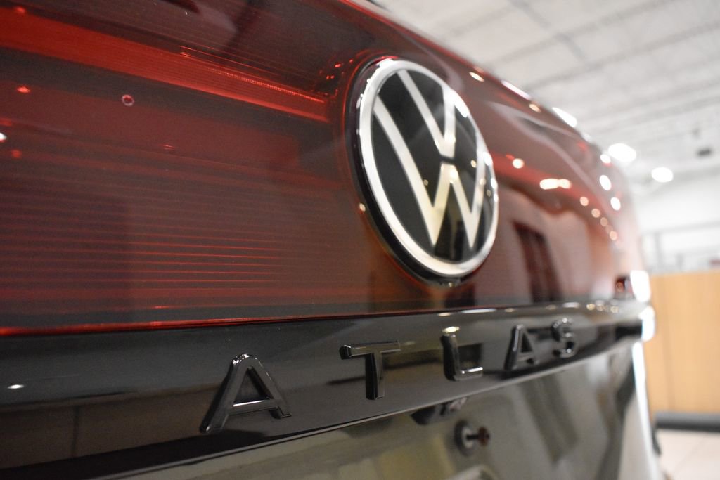Used 2025 Volkswagen Atlas Cross Sport SEL R-Line AWD/4WD image 15