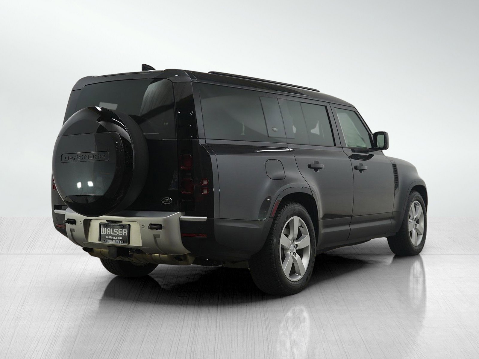 Used 2023 Land Rover Defender 130 First Edition image 5