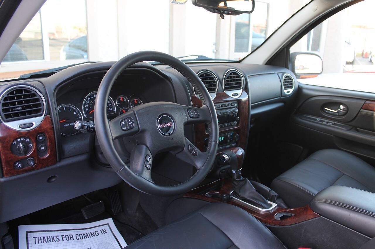 Used 2005 GMC Envoy XL SLT RWD image 16