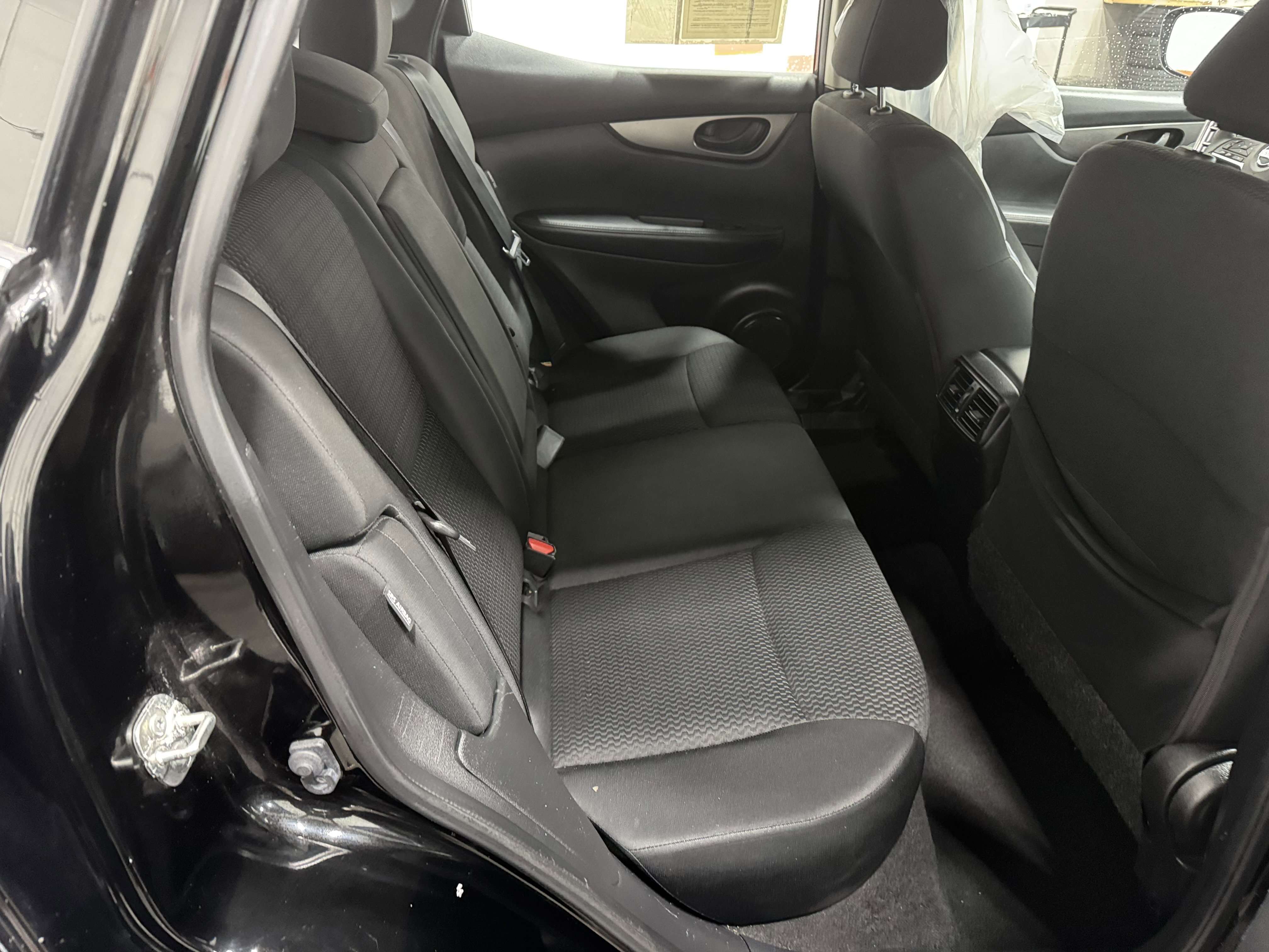 Used 2020 Nissan Rogue Sport S image 18