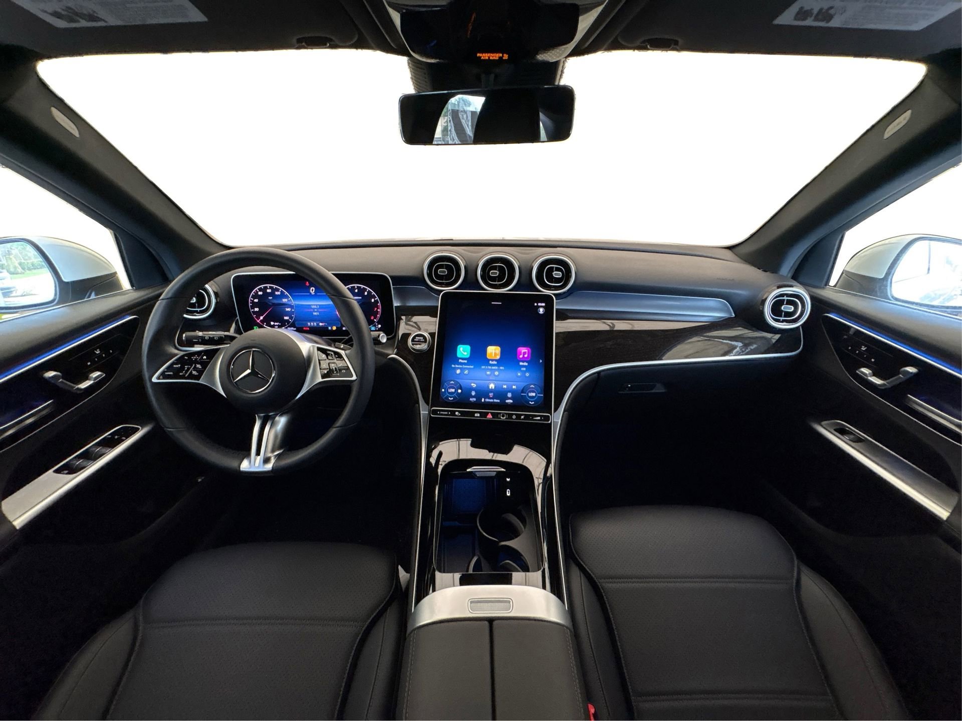 Used 2025 Mercedes-Benz GLC 300 4MATIC image 23