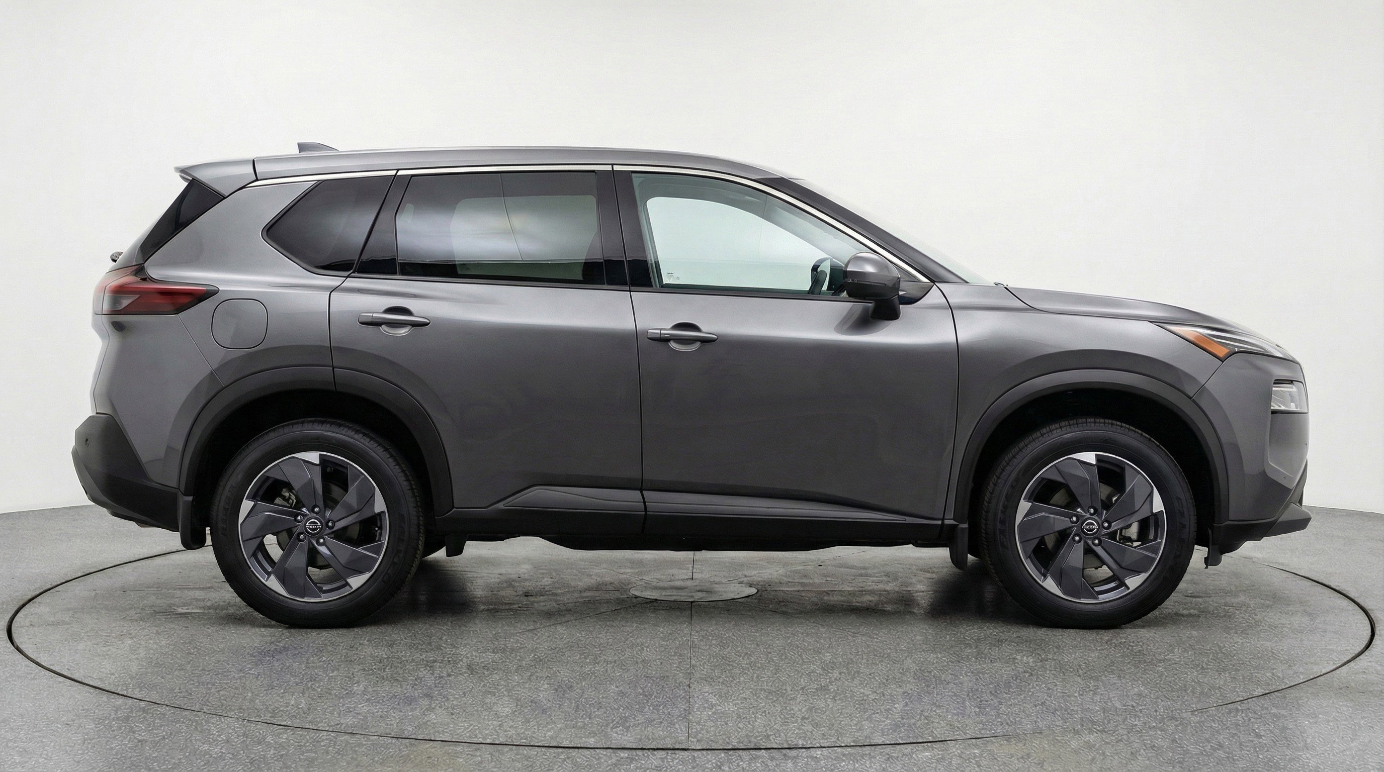 Used 2025 Nissan Rogue SV image 11