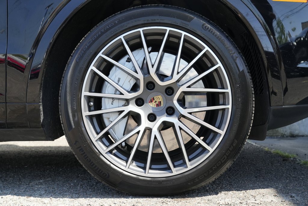 Used 2022 Porsche Cayenne Turbo image 12