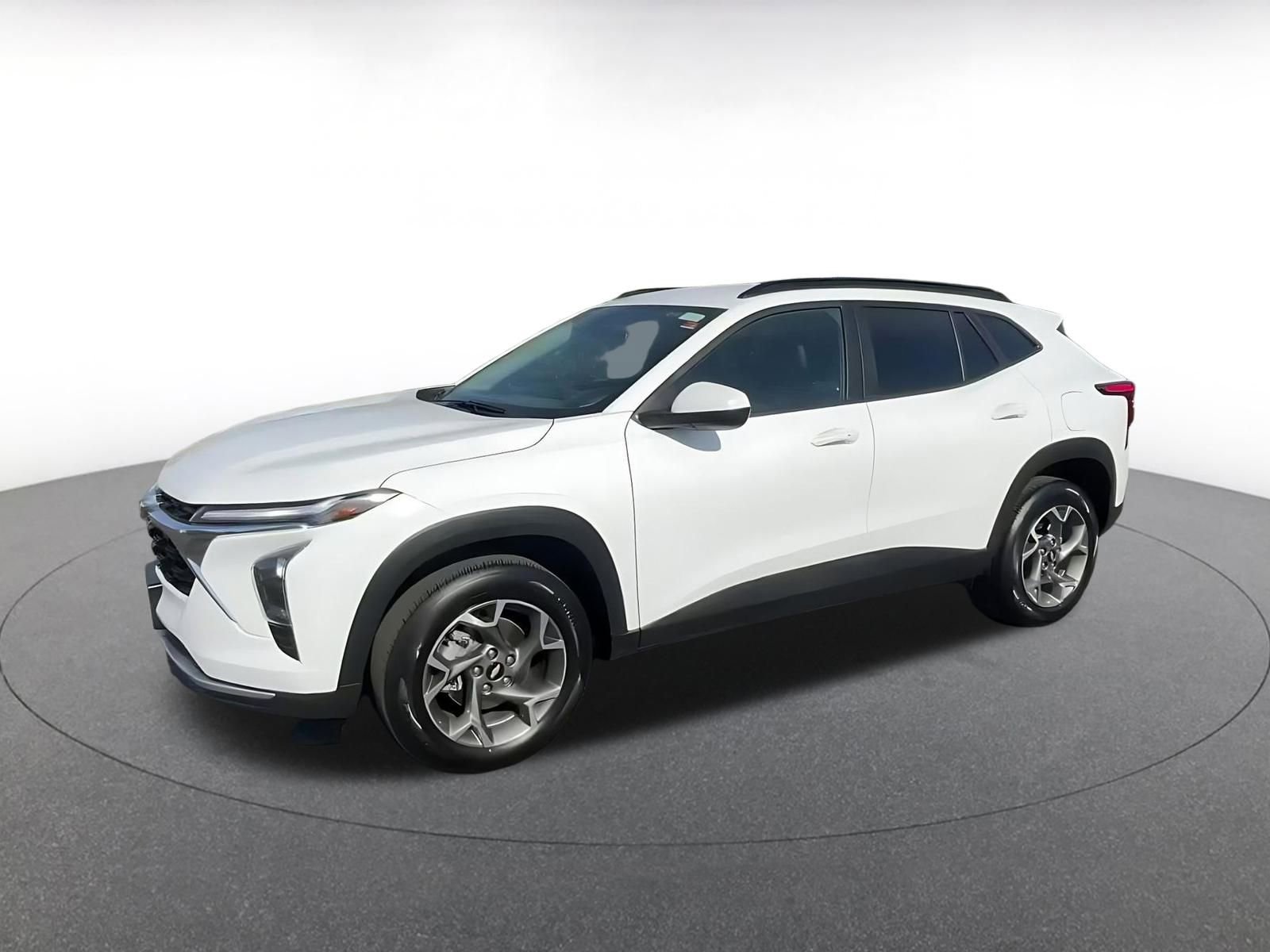 Used 2025 Chevrolet Trax LT w/ LT Convenience Package image 8