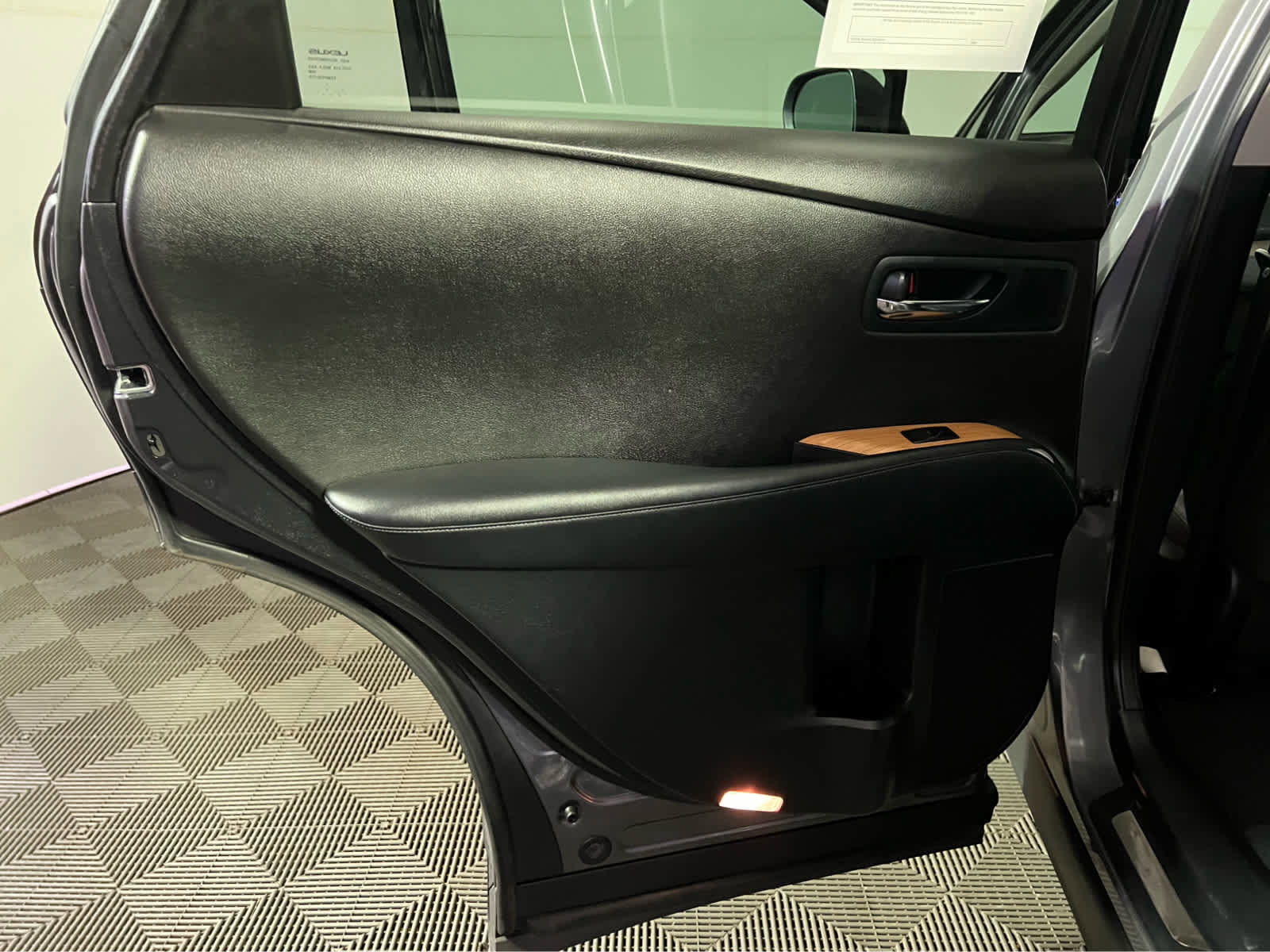 Used 2015 Lexus RX 450h AWD image 24