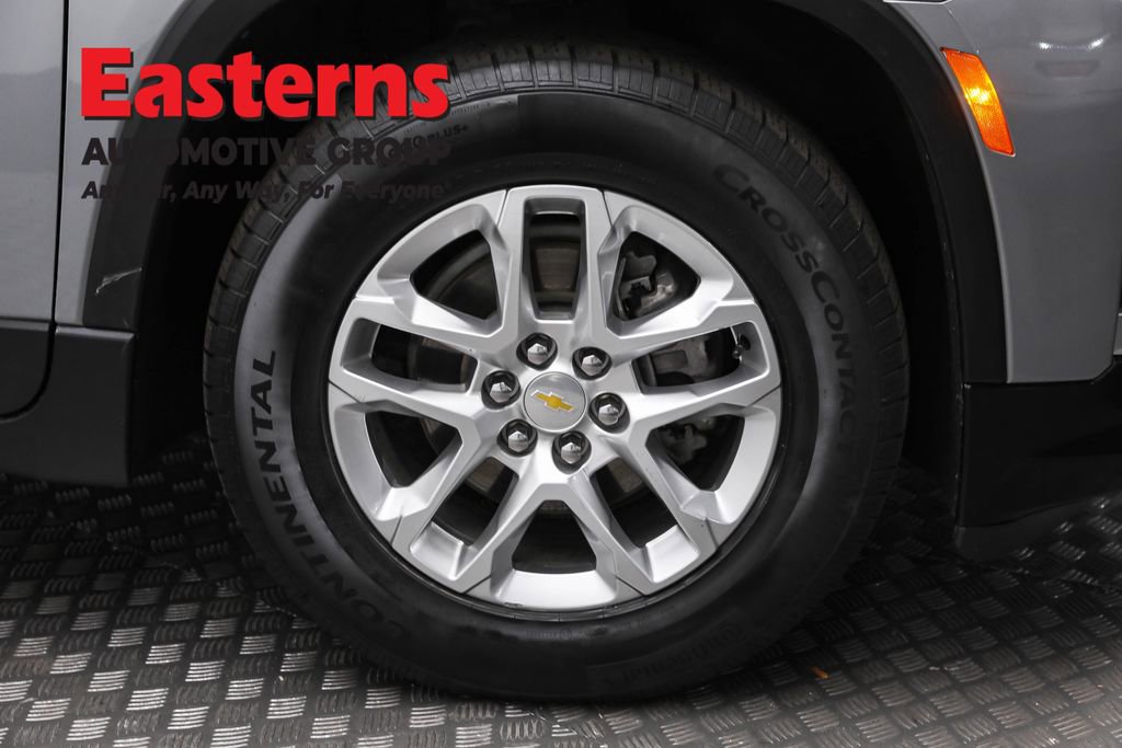 Used 2023 Chevrolet Traverse LS w/ Safety Package image 32