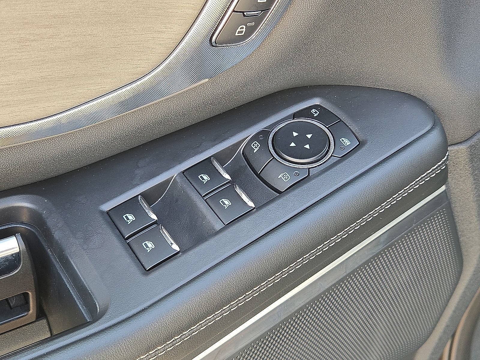 Used 2025 Ford Expedition Platinum AWD/4WD image 23