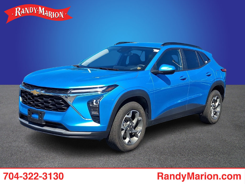 Used 2025 Chevrolet Trax LT FWD image 1