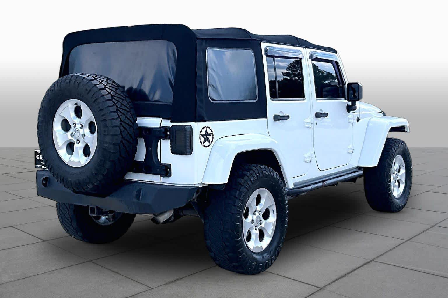 Used 2014 Jeep Wrangler Unlimited Sahara w/ Dual Top Group AWD/4WD image 11