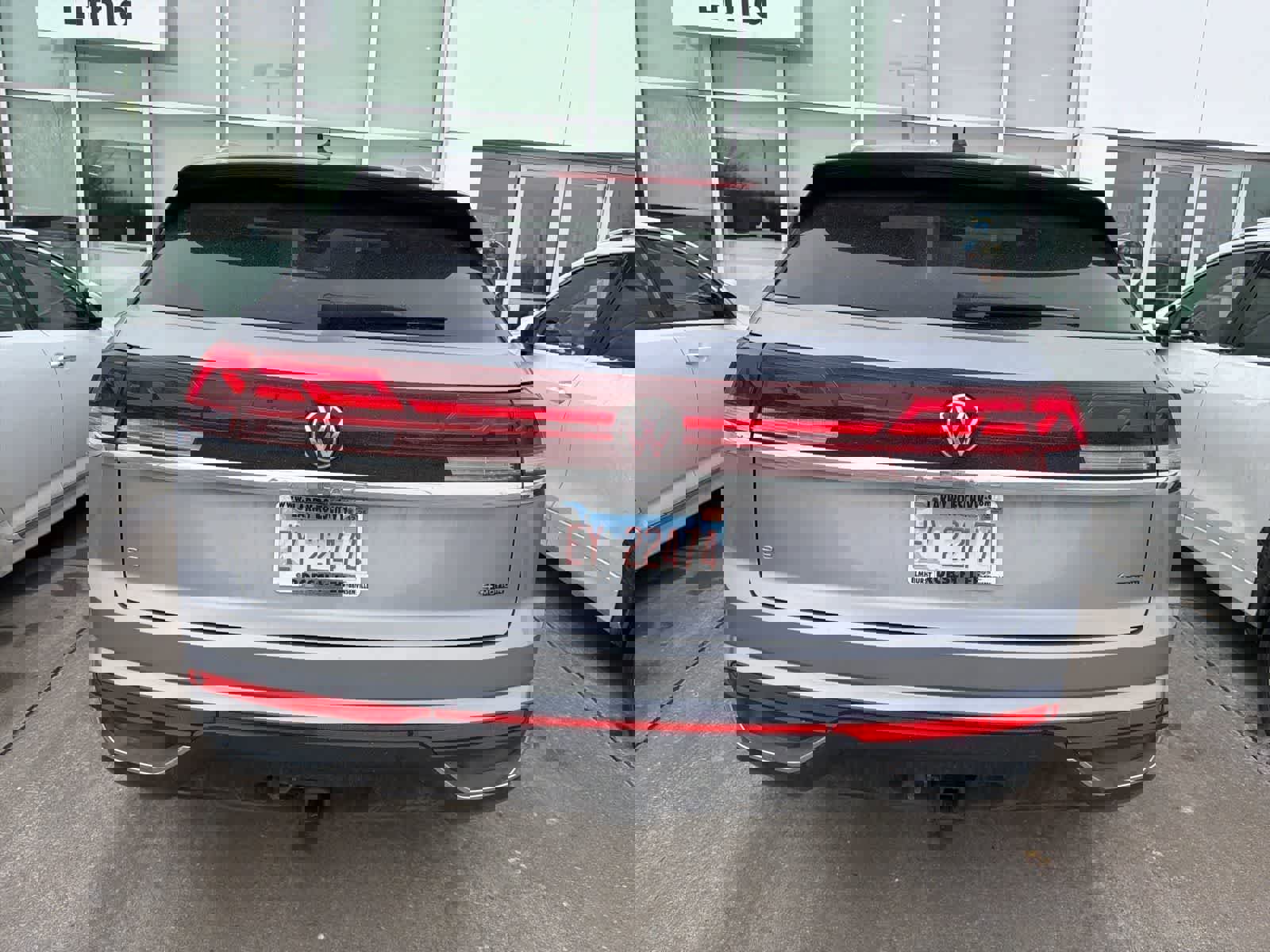 Used 2025 Volkswagen Atlas Cross Sport SE w/ Black Wheel Package image 7