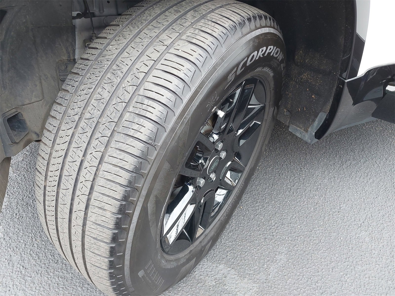 Used 2023 Land Rover Defender 110 X-Dynamic SE image 41