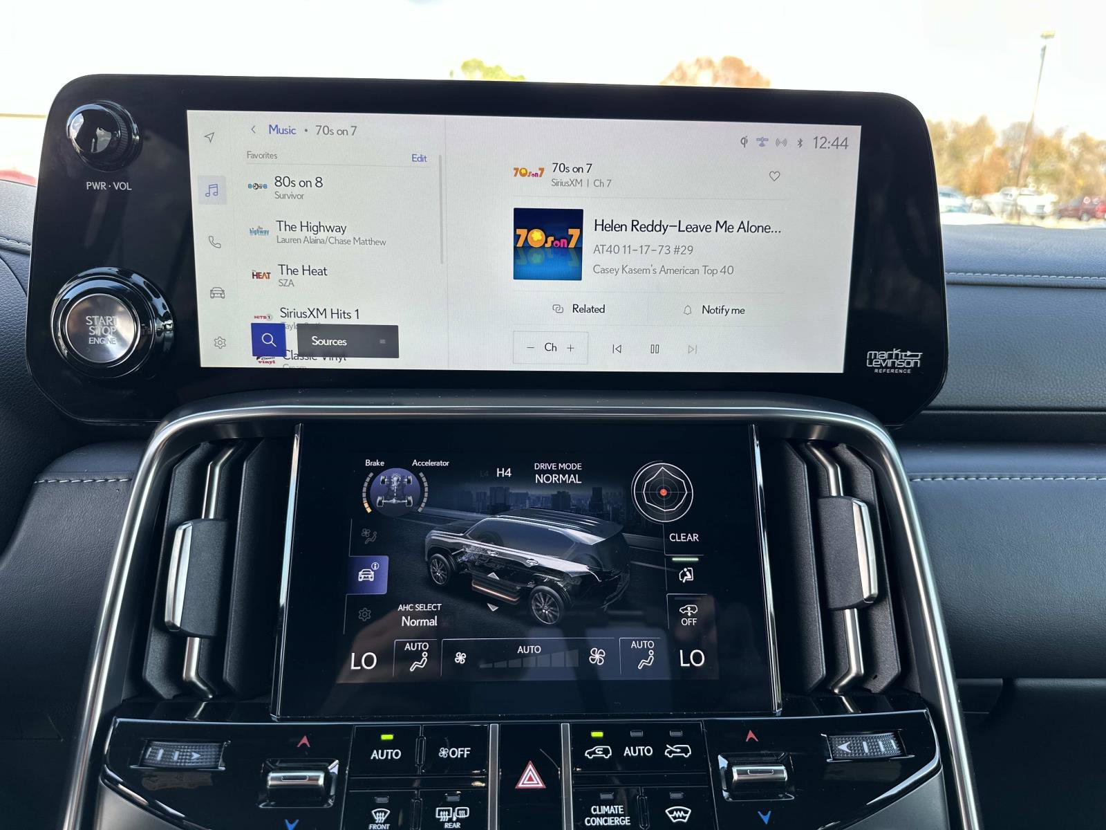 Used 2024 Lexus LX 600 4WD w/ Luxury Package image 24