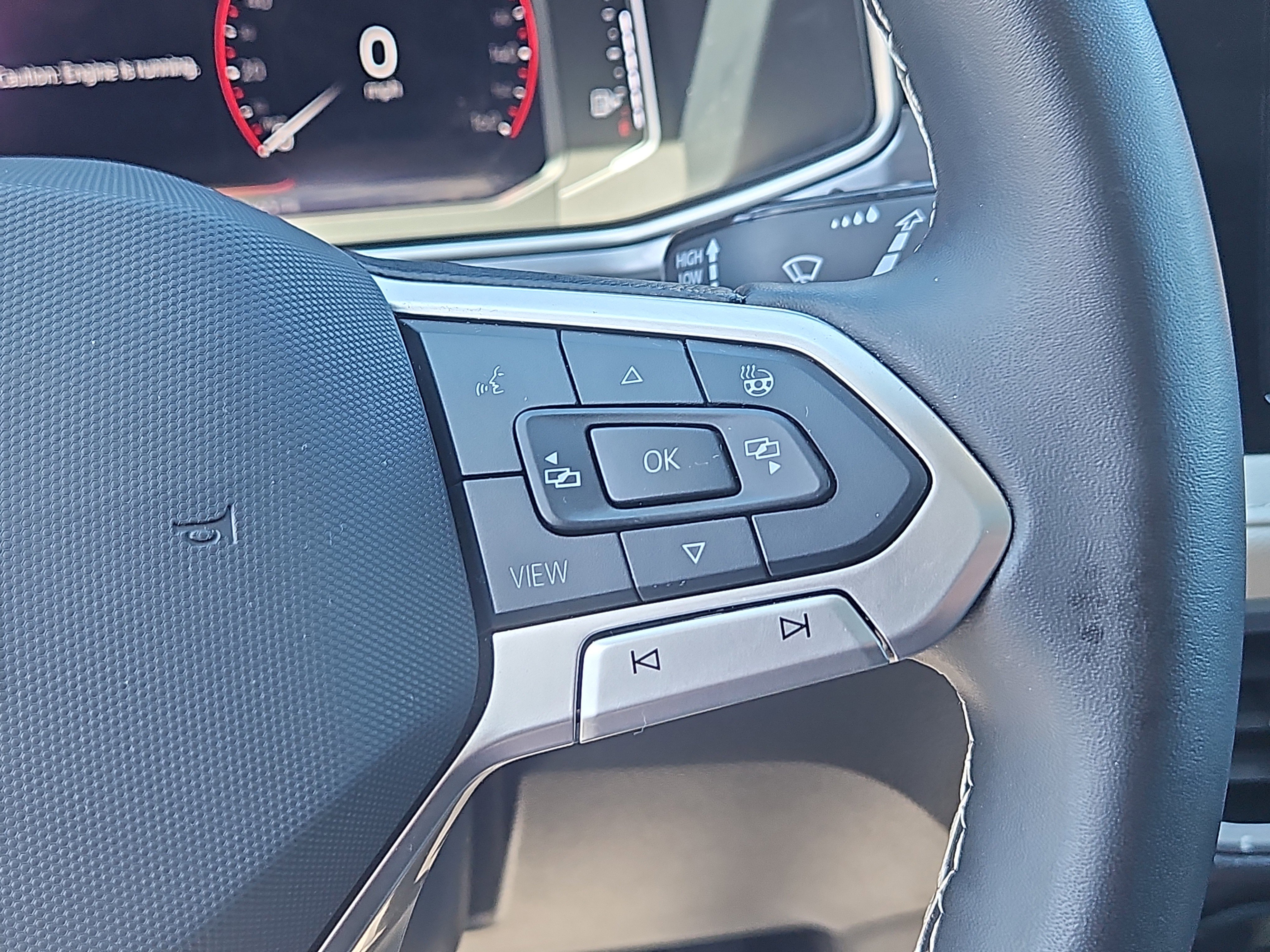 Certified 2025 Volkswagen Taos SEL AWD/4WD image 19