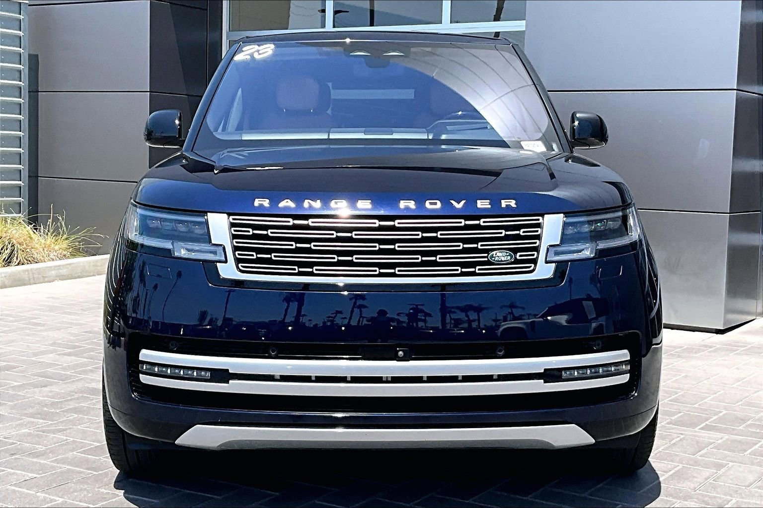 Used 2023 Land Rover Range Rover Long Wheelbase Autobiography AWD/4WD image 2