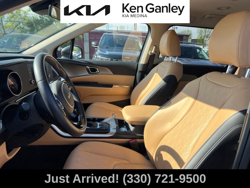 Used 2024 Kia Carnival LX FWD image 11