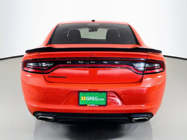 Used 2018 Dodge Charger SXT w/ Blacktop Package RWD image 8