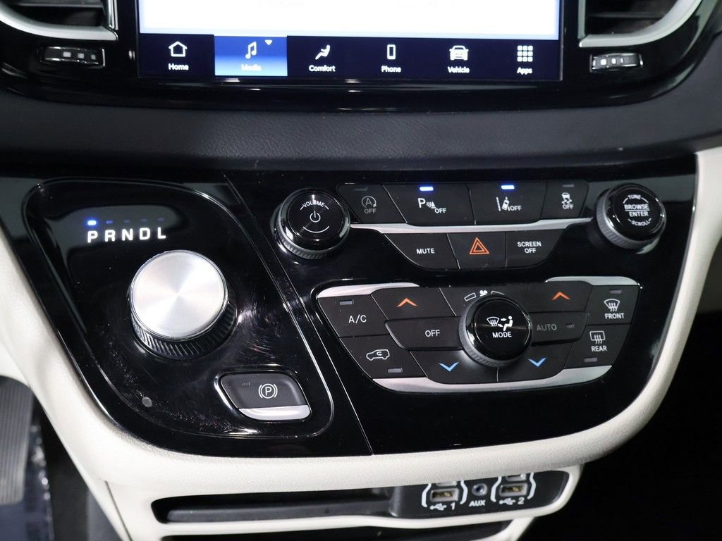 Used 2024 Chrysler Pacifica Touring-L FWD image 46