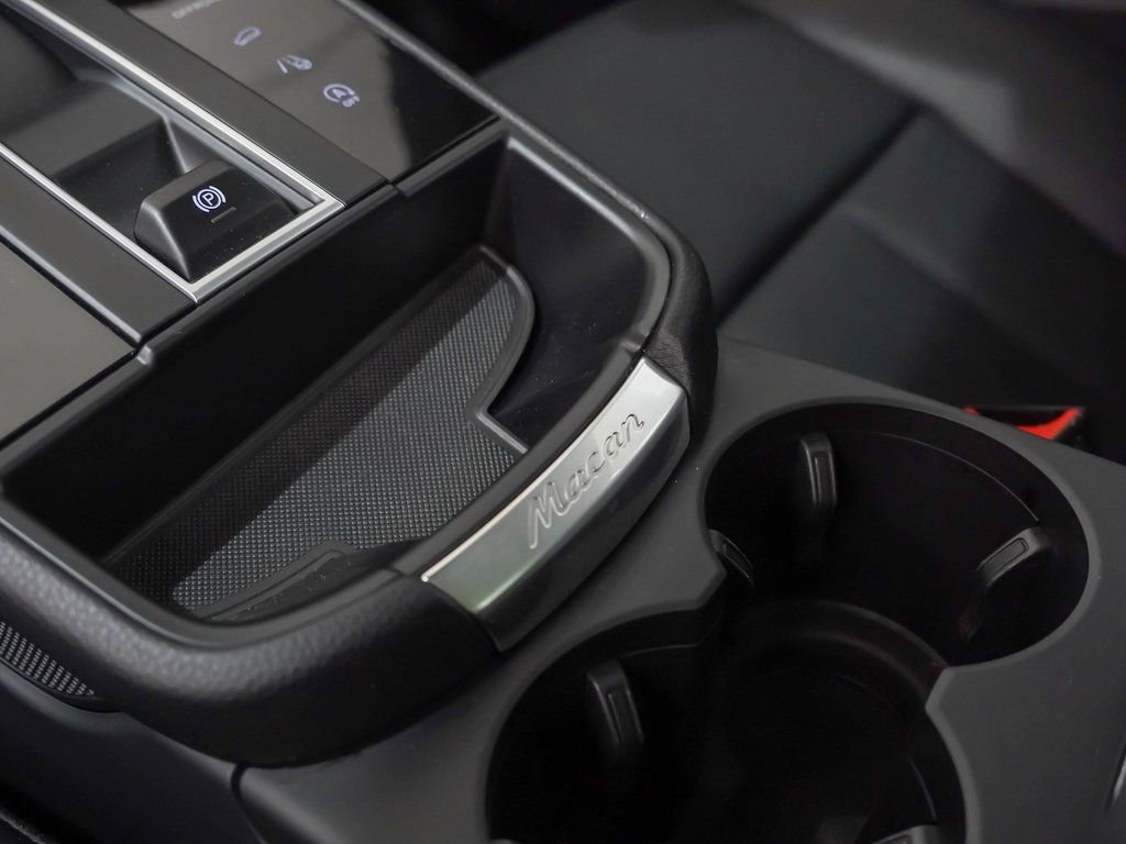 Certified 2025 Porsche Macan image 34