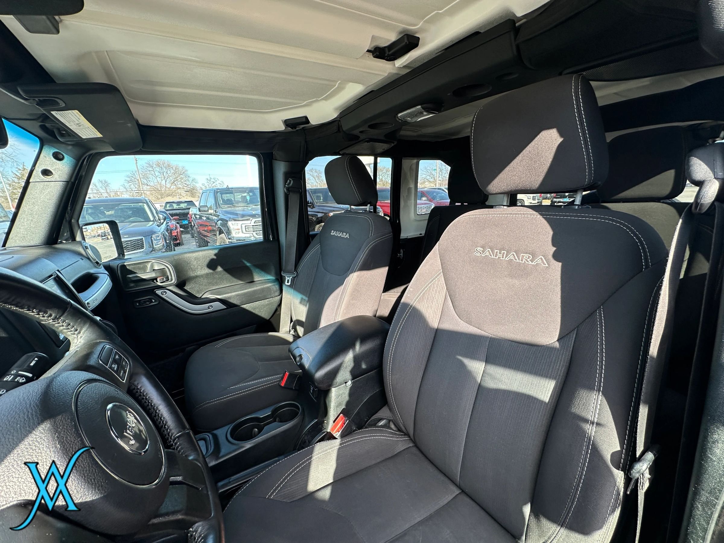 Used 2018 Jeep Wrangler Unlimited Sahara w/ Connectivity Group AWD/4WD image 14