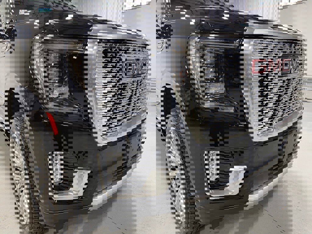 Used 2023 GMC Yukon XL Denali w/ Advanced Technology Package image 11