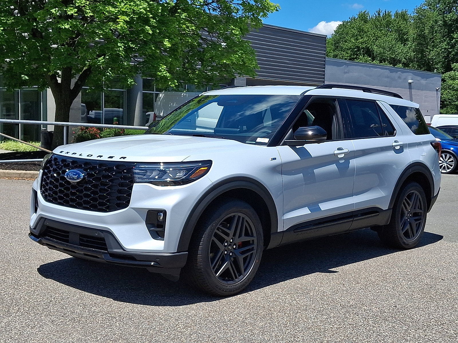 New 2026 Ford Explorer ST-Line w/ ST-Line Street Pack AWD/4WD image 3