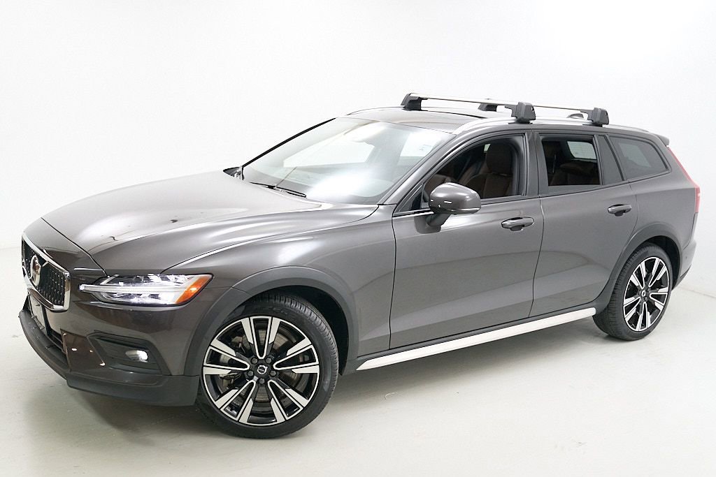 Certified 2025 Volvo V60 B5 Cross Country Ultra AWD/4WD image 3