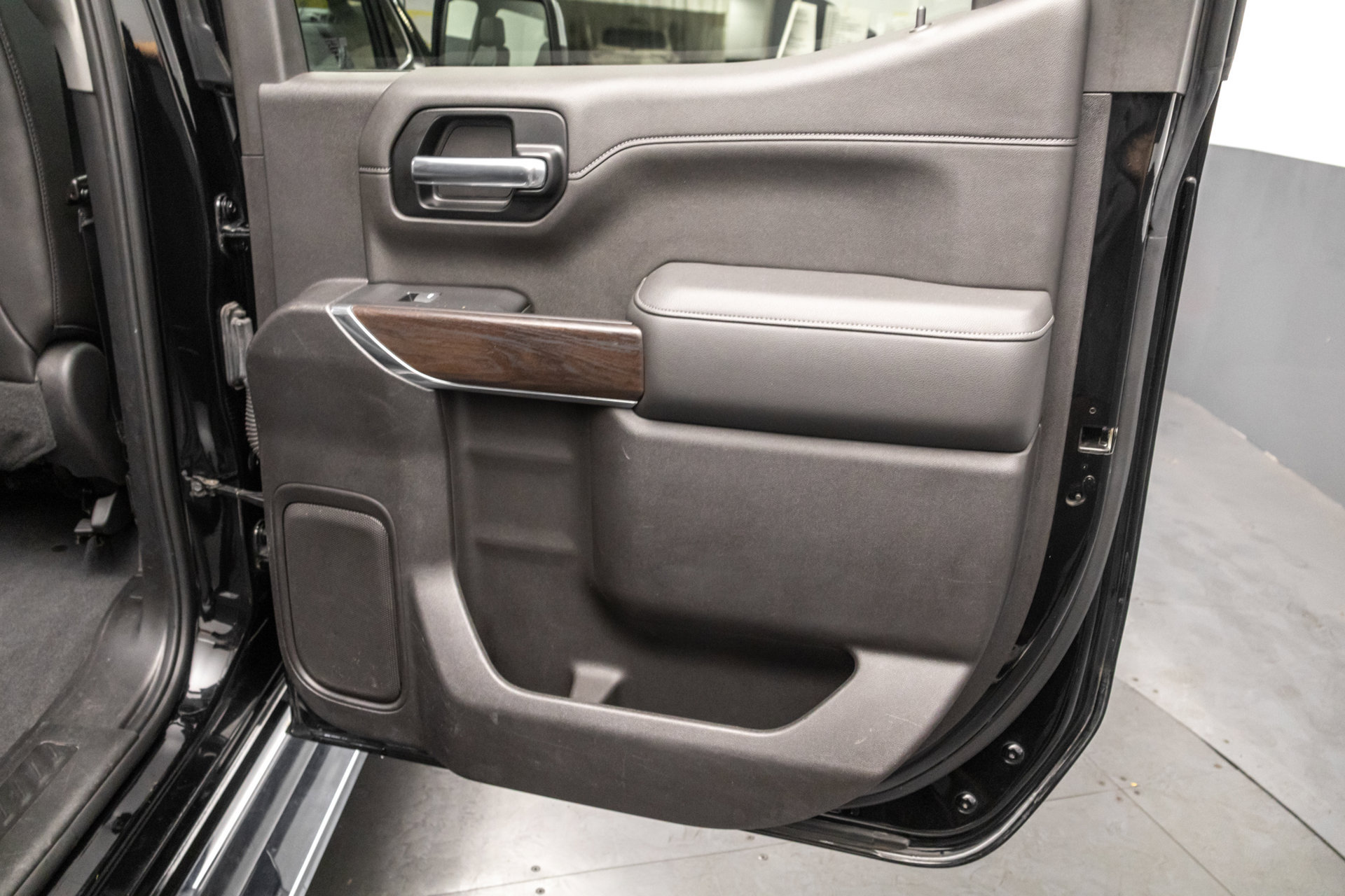 Used 2019 GMC Sierra 1500 SLT w/ SLT Premium Package AWD/4WD image 34