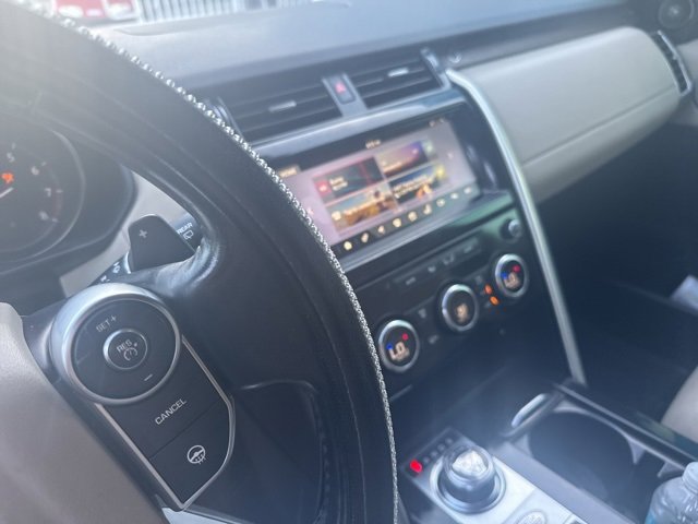 Used 2017 Land Rover Discovery HSE image 9