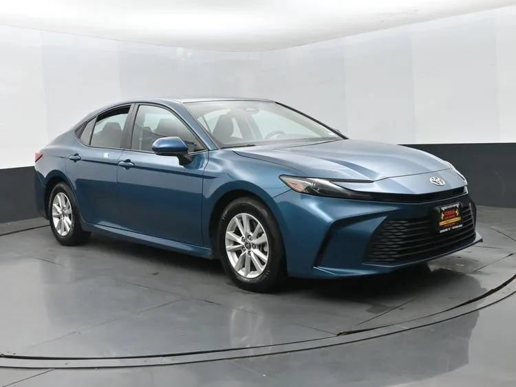 Used 2025 Toyota Camry LE FWD image 2