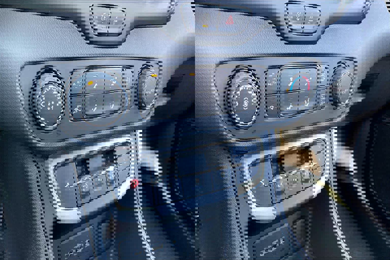 Used 2024 GMC Terrain SLE image 34