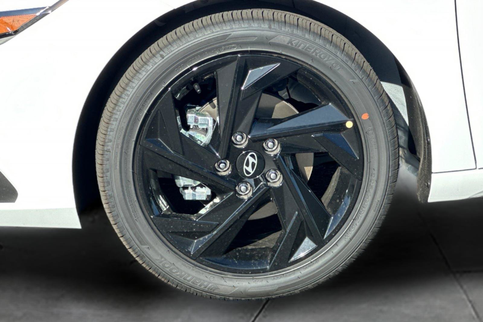 New 2026 Hyundai Elantra SEL Sport FWD image 24