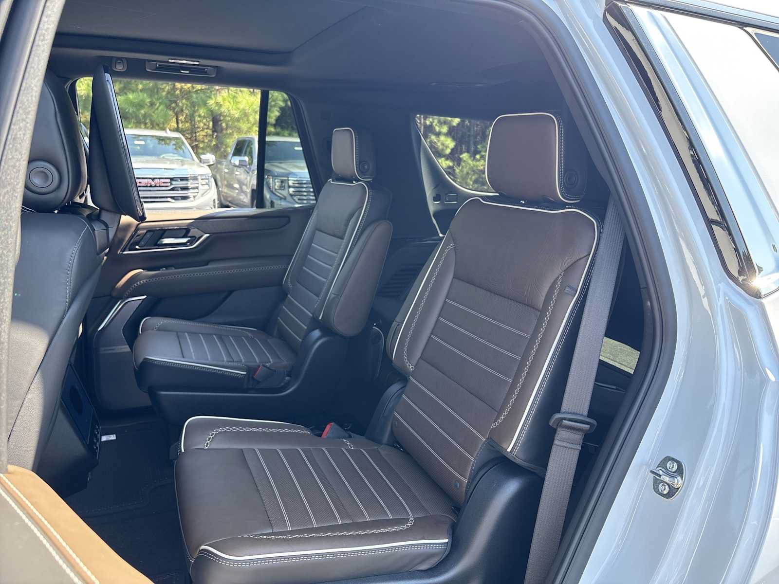 New 2026 GMC Yukon Denali Ultimate AWD/4WD image 17